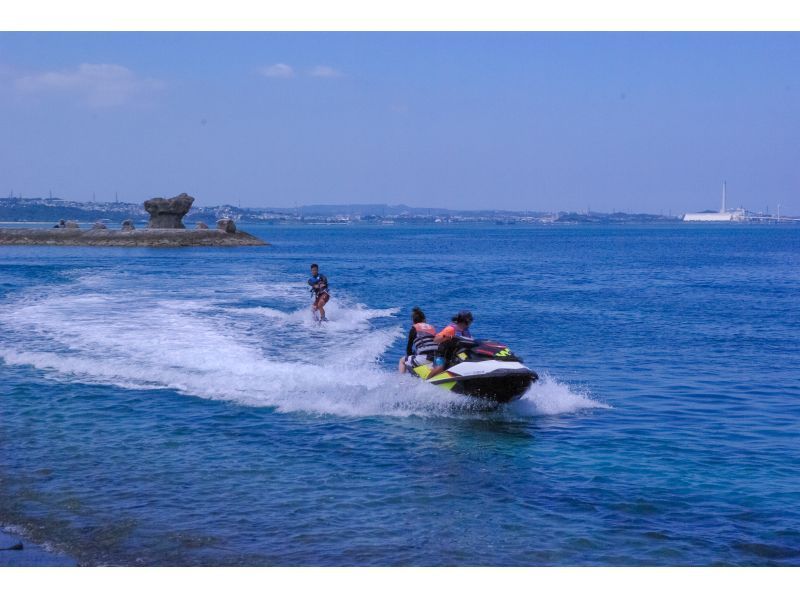 【沖縄・うるま市】にこちゃんパラセーリング100m＆マリンスポーツ3時間遊び放題の紹介画像