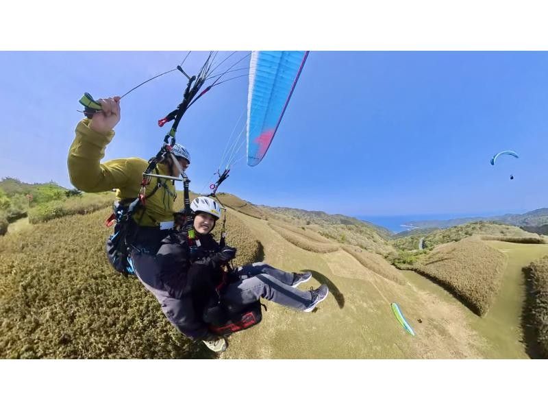 【静岡・伊豆】「平日・学割プラン1,500円OFF」インストラクターと一緒にフライト〜パラグライダータンデムで伊豆の空を満喫！（駅送迎あり）の紹介画像