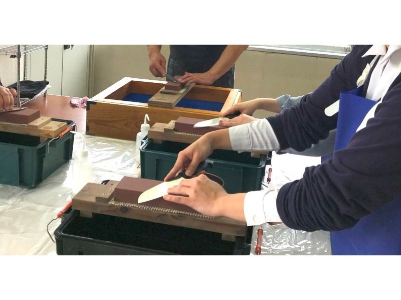 【大阪・堺筋本町】包丁研ぎマンツーマンレッスン！初心者歓迎・包丁１本持ち込みOK・砥石ご購入希望の場合は砥石付プランでお申し込みください！の紹介画像