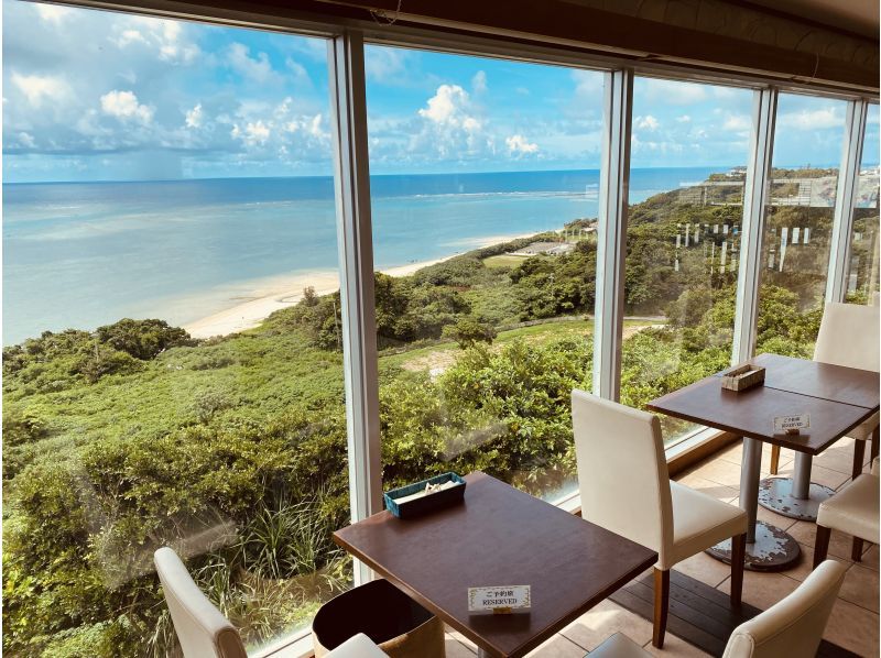 年齢制限なし☆南城市周遊☆グラスボートで海中散策＆【やぶさち】タコライス☆ウミガメ遭遇率驚異の60％！新原ビーチ沖の手つかずの自然を満喫！の紹介画像