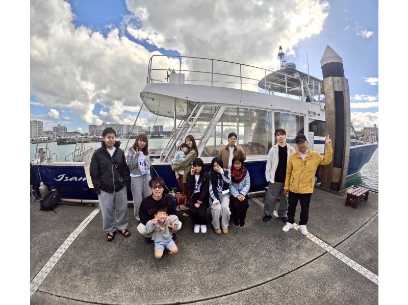 【沖縄・北谷発・半日】プライベートホエールウォッチングツアー｜大型クルーザーで快適！ 20名まで乗船可 ☆社員旅行・卒業旅行に最適☆の紹介画像
