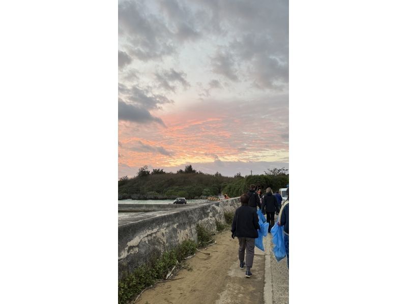 【鹿児島・与論島】毎朝開催｜島民と一緒にゆんぬふとぅばラジオ体操と海岸清掃ビーチクリーン体験（送迎付）の紹介画像