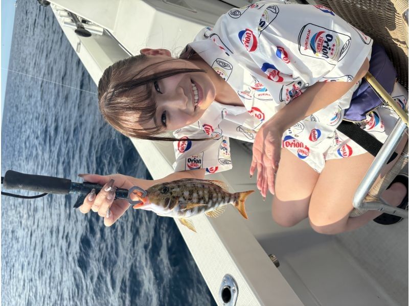 【宜野湾港マリーナ発】中型クルーザーで行く沖釣り体験！手ぶらでOK！≪初心者・お一人様・カップル・ファミリー・友人・女性にオススメ≫の紹介画像