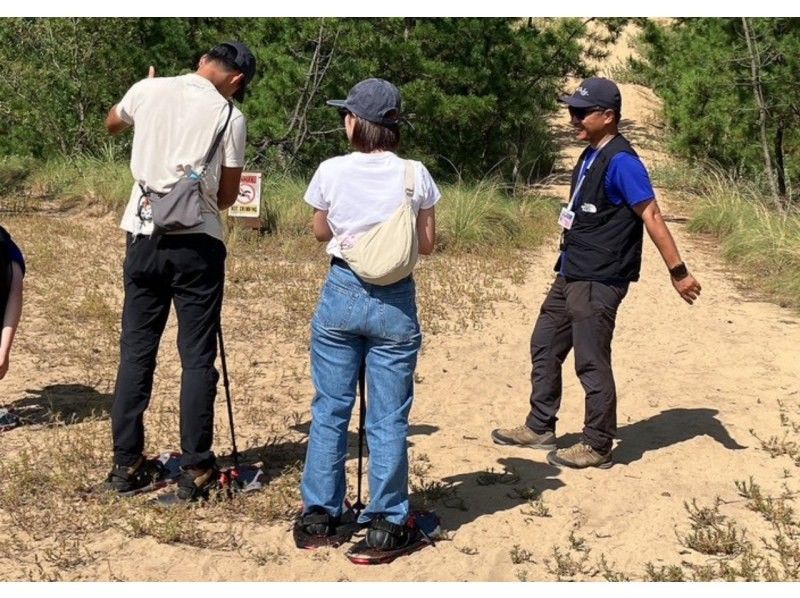 【鳥取・鳥取砂丘】スノーシューとトレッキングポールをレンタル！鳥取砂丘の新しい歩き方「o砂n歩」を楽しむの紹介画像