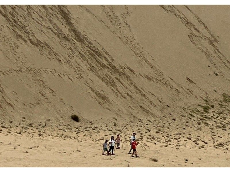 【鳥取・鳥取砂丘】スノーシューとトレッキングポールをレンタル！鳥取砂丘の新しい歩き方「o砂n歩」を楽しむの紹介画像