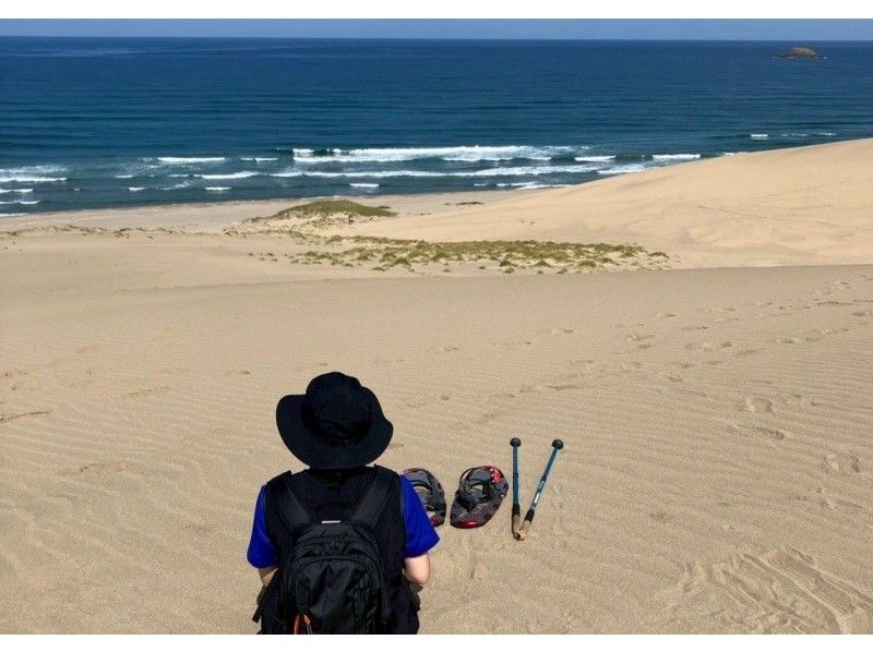 【鳥取・鳥取砂丘】スノーシューとトレッキングポールをレンタル！鳥取砂丘の新しい歩き方「o砂n歩」を楽しむの紹介画像