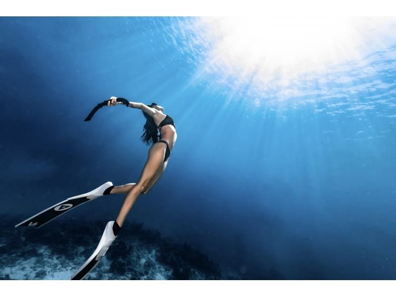 完全貸切・初心者OK・ボートスキンダイビングコース⭐️【プロ仕様の本格撮影付き！ロングフィンレンタル有り！】沖縄北部・瀬底島・水納島の紹介画像