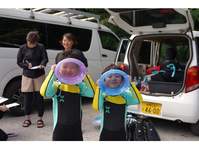 【沖縄・宮古島(伊良部島)】保育士ガイドによる1組限定の貸切サンゴ&お魚シュノーケルツアー（ツアー後の預かり保育も可）の紹介画像