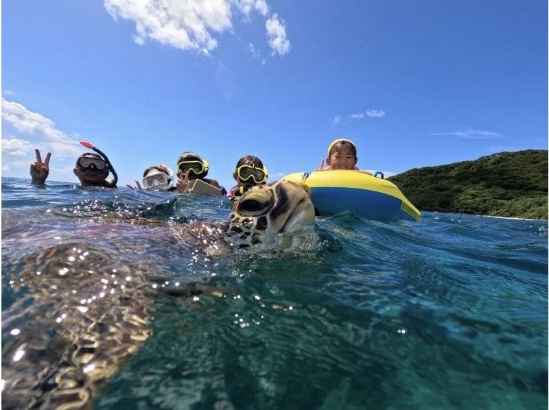 【青の洞窟/竹富島】新プラン！竹富島往復船チケット付き＆ウミガメシュノーケル★当日予約2～75歳OK 〈写真データ無料〉体験時間1.5時間の紹介画像