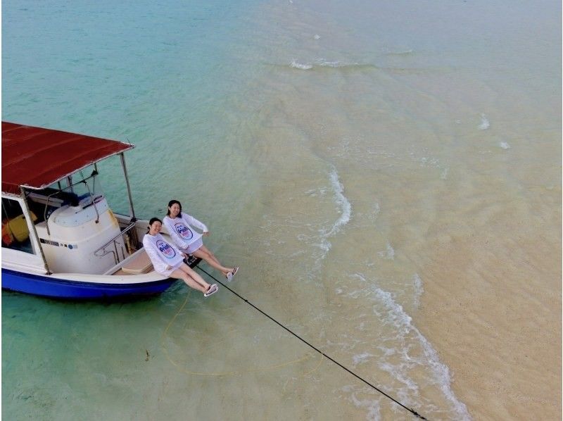 【超お得！竹富島往復船チケット付き】幻の島上陸＆高確率で会えるウミガメシュノーケル☆GoProデータ・機材無料〈当日予約・0〜85歳OK〉の紹介画像