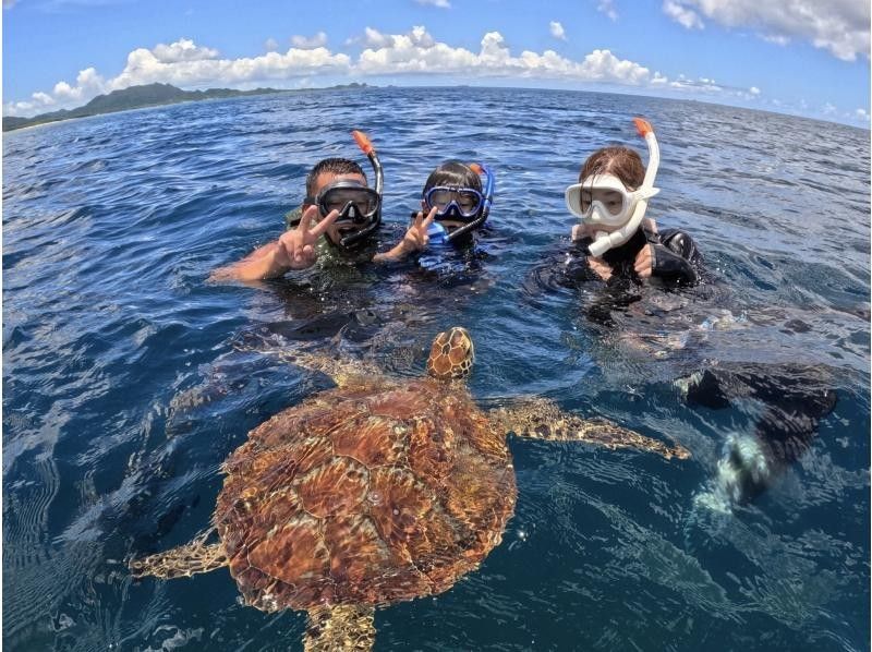 【竹富島/幻の島】超お得！竹富島往復船チケット付き☆幻の島上陸＆高確率で会えるウミガメシュノーケル｜当日予約・0〜85歳OKの紹介画像