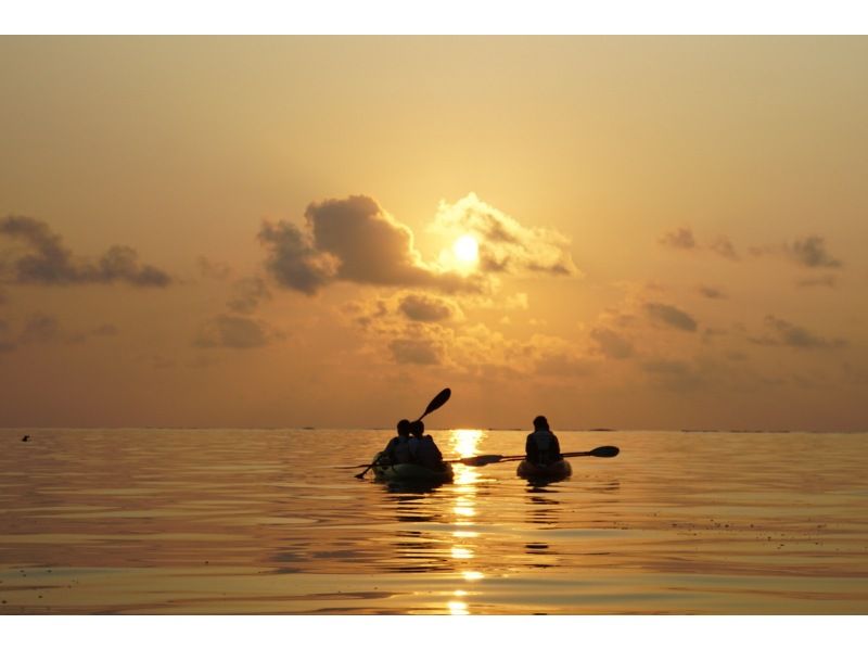 【石垣島サンセットカヤック】プライベートポイントで水平線に沈む夕日を2人で｜写真動画無料・ドローン空撮無料の紹介画像