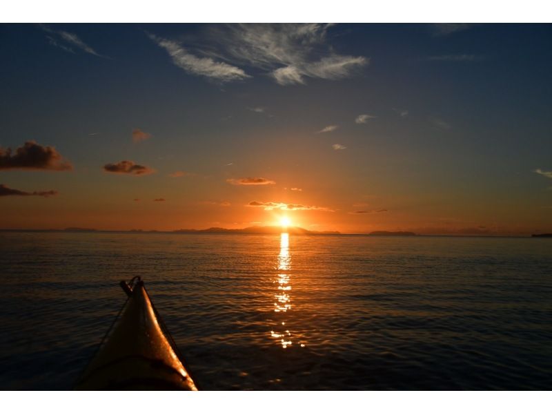 【石垣島サンセットカヤック】プライベートポイントで水平線に沈む夕日を2人で｜写真動画無料・ドローン空撮無料の紹介画像