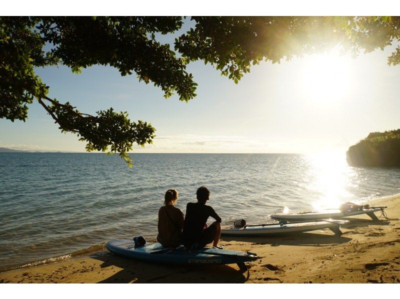 【石垣島サンセットカヤック】プライベートポイントで水平線に沈む夕日を2人で｜写真動画無料・ドローン空撮無料の紹介画像