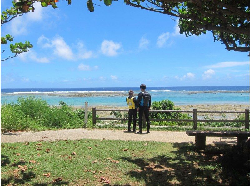 那覇からのアクセスも抜群！本島・南部ウミガメが生息してる【ジョン万ビーチ】で1組様限定のシュノーケリング冒険ツアー♪ の紹介画像
