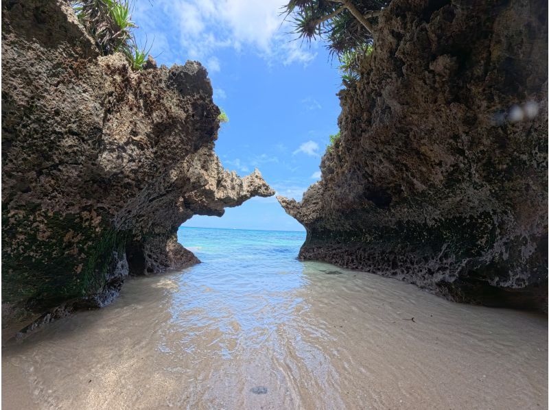 【宮古島｜秘境SUPツアー｜1.5時間】⭐️OPEN記念1組限定貸切⭐️ドローン＆通常撮影無料?宮古島の秘境をSUPで冒険♪の紹介画像