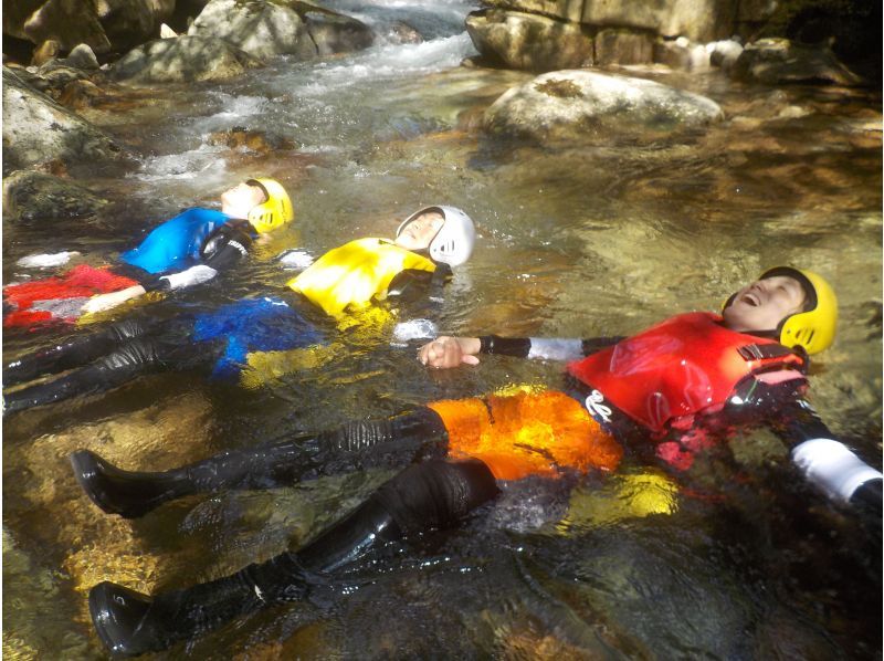 【岐阜県　奥長良川】SUP（サップ）とキャニオニングをWコンボ。W癒し系アウトドア体験の紹介画像