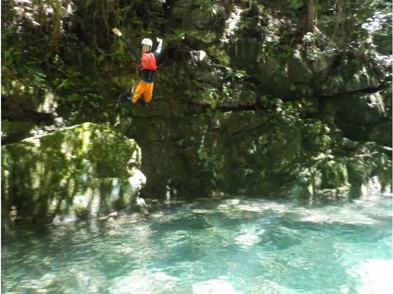 【岐阜県　奥長良川】SUP（サップ）とキャニオニングをWコンボ。W癒し系アウトドア体験の紹介画像