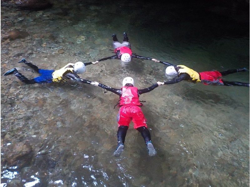 【岐阜県　奥長良川】SUP（サップ）とキャニオニングをWコンボ。W癒し系アウトドア体験の紹介画像