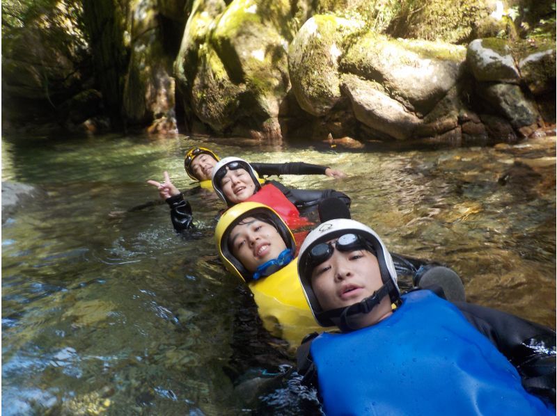 【岐阜県　奥長良川】SUP（サップ）とキャニオニングをWコンボ。W癒し系アウトドア体験の紹介画像