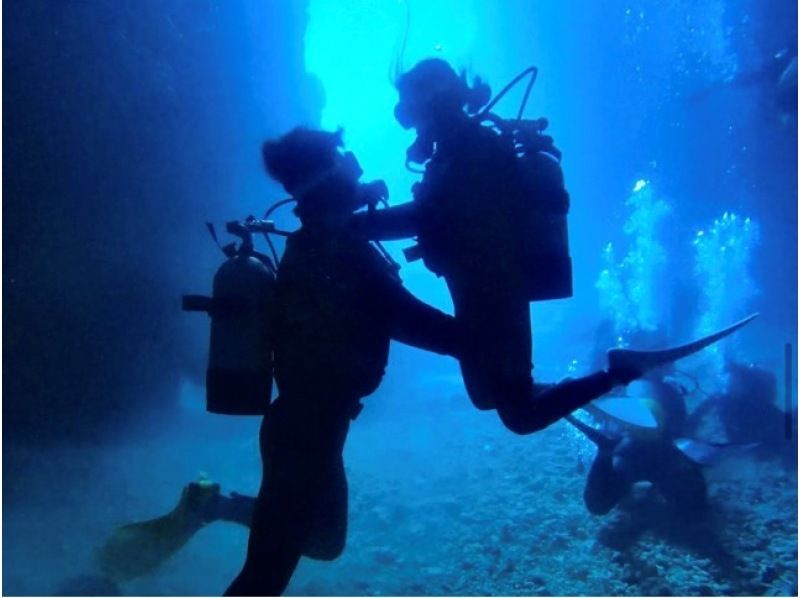 【恩納村青の洞窟⭐️貸切体験ダイビング】１人からOK！無料写真撮影★女性スタッフ在籍★当日予約、手ぶらで参加OK！シャワー、ドライヤー完備！の紹介画像