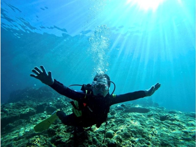 【恩納村青の洞窟⭐️貸切体験ダイビング】１人からOK！無料写真撮影★女性スタッフ在籍★当日予約、手ぶらで参加OK！シャワー、ドライヤー完備！の紹介画像