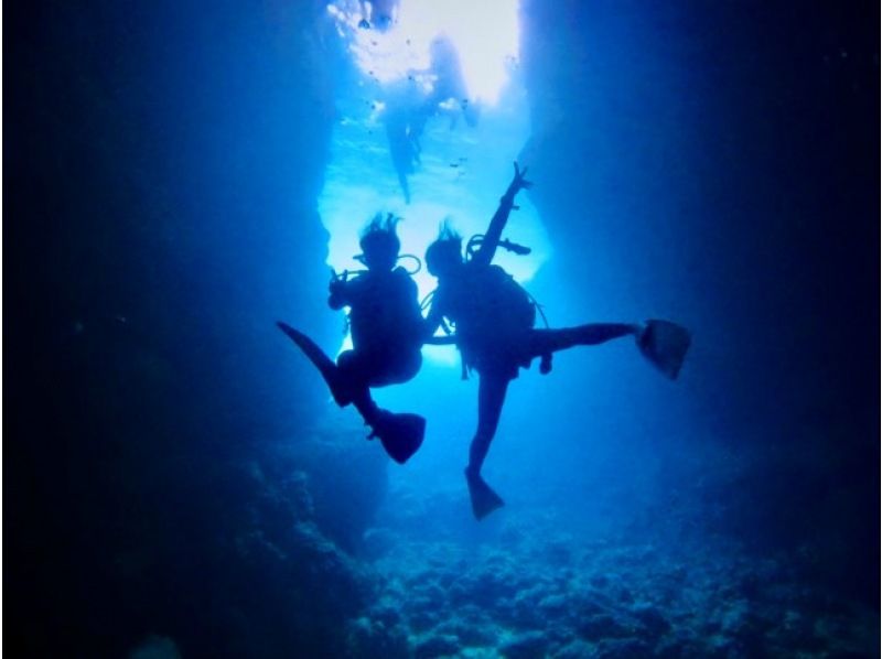 【恩納村青の洞窟⭐️貸切体験ダイビング】１人からOK！無料写真撮影★女性スタッフ在籍★当日予約、手ぶらで参加OK！シャワー、ドライヤー完備！の紹介画像