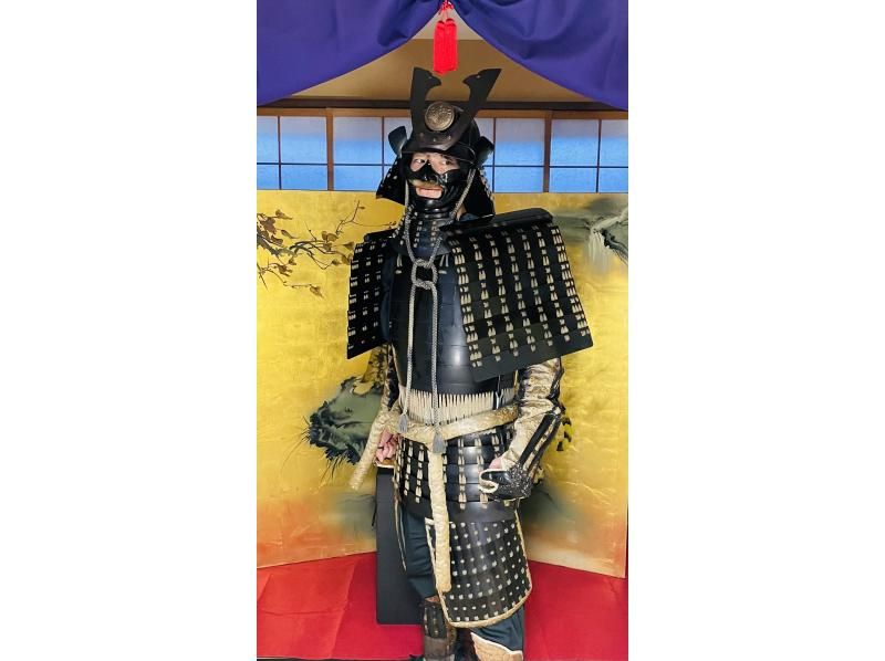 【京都・四条烏丸】 京町家貸切！豪華甲冑・豪華着物をペアで着る伝統文化体験・同伴者無料の紹介画像