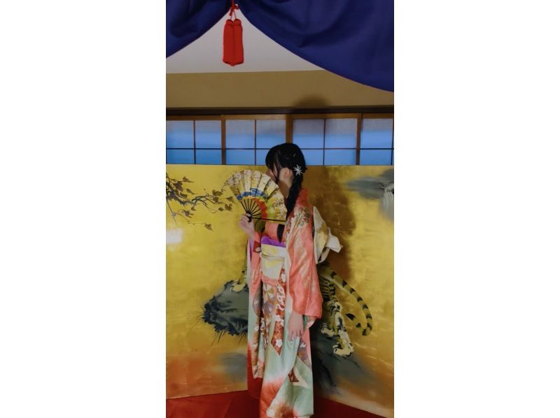 【京都・四条烏丸】 京町家貸切！豪華甲冑・豪華着物をペアで着る伝統文化体験・同伴者無料の紹介画像