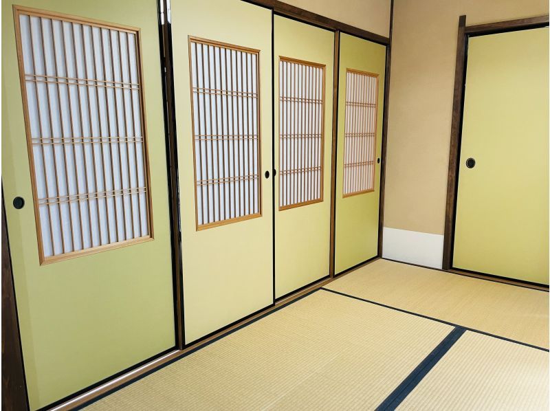 【京都・四条烏丸】 京町家貸切！豪華甲冑・豪華着物をペアで着る伝統文化体験・同伴者無料の紹介画像