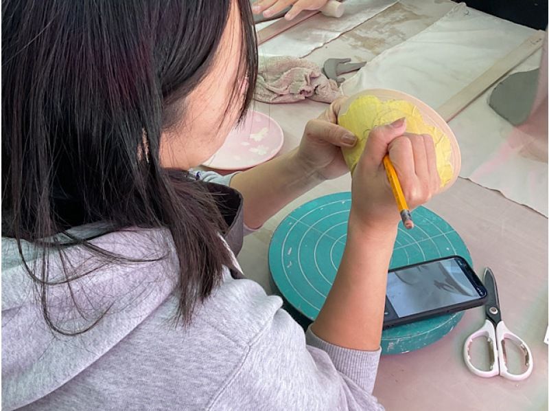 【神奈川・横浜市】期間限定！スパッタリング技法を使って春の器を作ろう♪の紹介画像