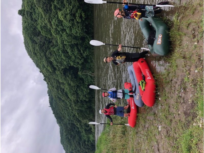 【那珂川パックラフト川下り】！水面から眺める世界を堪能！ゆったりと安定感のある一人乗りボートで川下り。初心者の方からご参加可。の紹介画像