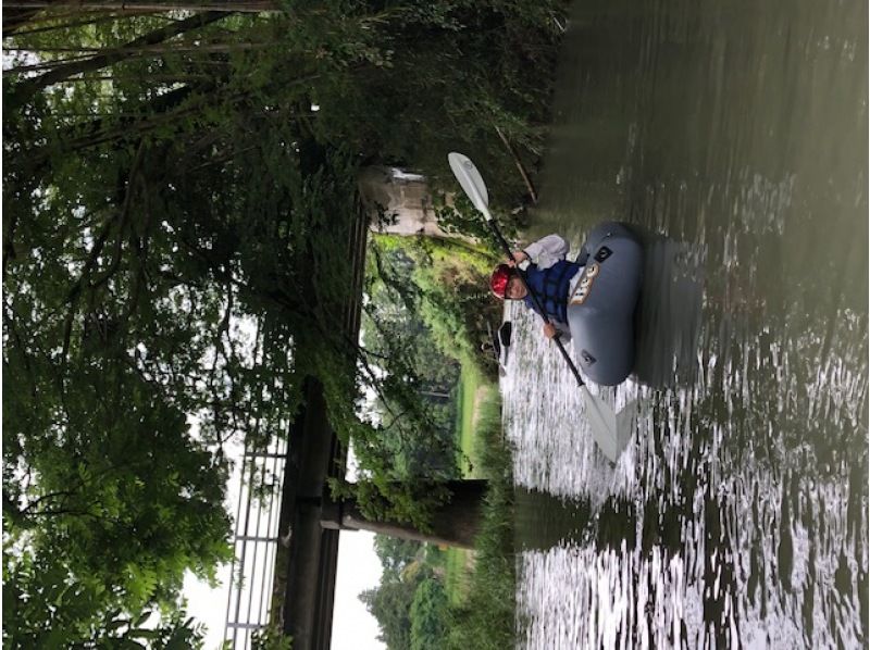 【那珂川パックラフト川下り】！水面から眺める世界を堪能！ゆったりと安定感のある一人乗りボートで川下り。初心者の方からご参加可。の紹介画像
