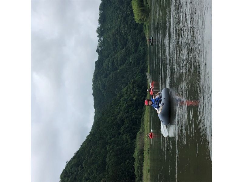【那珂川パックラフト川下り】！水面から眺める世界を堪能！ゆったりと安定感のある一人乗りボートで川下り。初心者の方からご参加可。の紹介画像