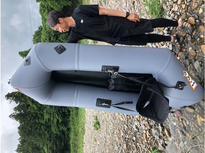 【那珂川パックラフト川下り】！水面から眺める世界を堪能！ゆったりと安定感のある一人乗りボートで川下り。初心者の方からご参加可。の紹介画像