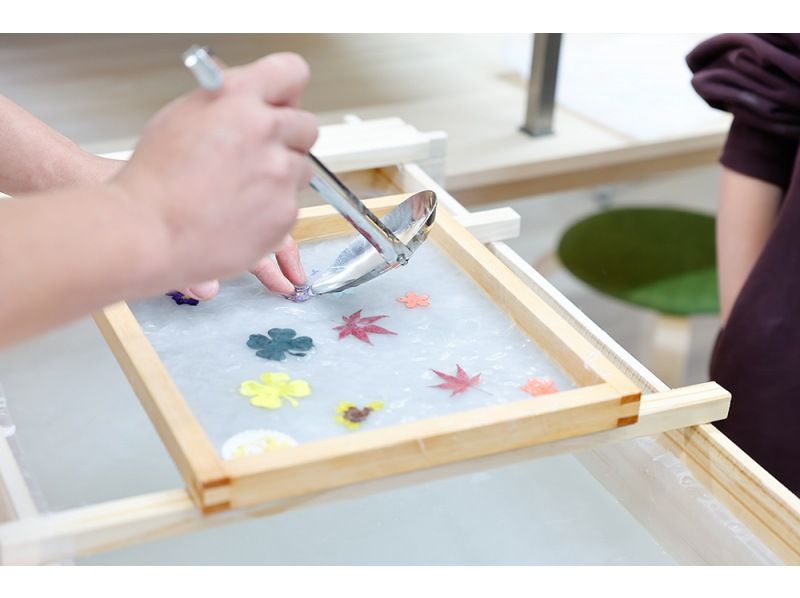 【神奈川・箱根】紙漉き体験〜世界でたった一つのオリジナル和紙を作ろう（箱根湯本駅より徒歩5分）の紹介画像