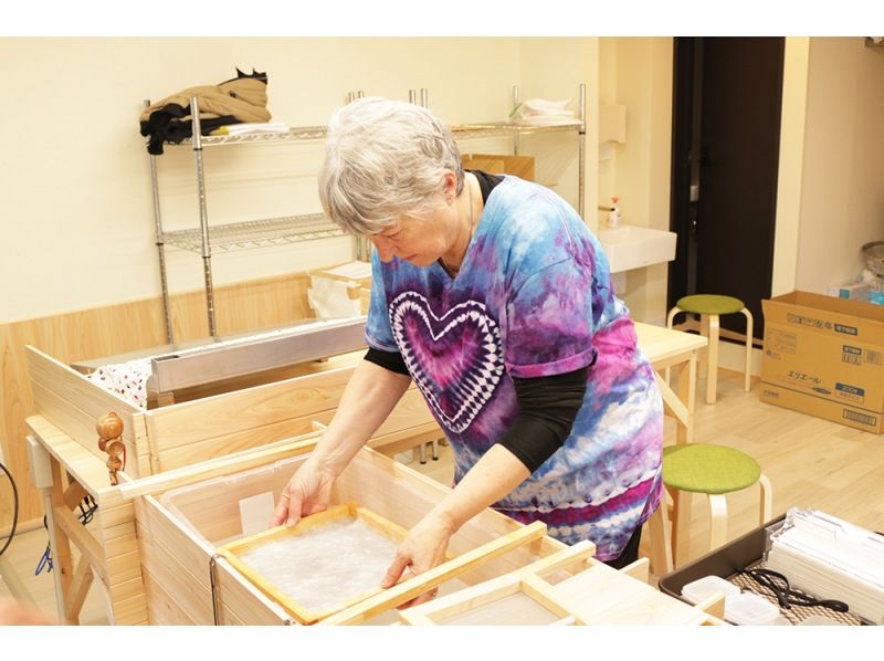 【神奈川・箱根】紙漉き体験〜世界でたった一つのオリジナル和紙を作ろう（箱根湯本駅より徒歩5分）の紹介画像