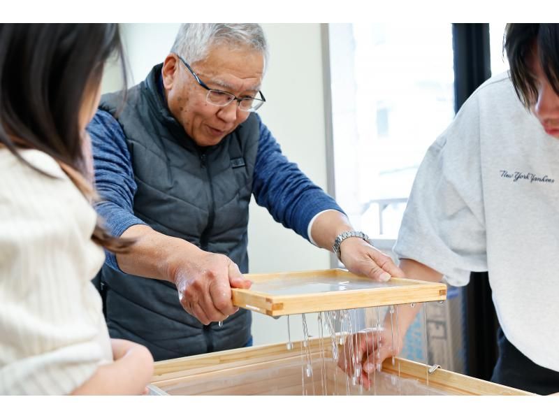 【神奈川・箱根】紙漉き体験〜世界でたった一つのオリジナル和紙を作ろう（箱根湯本駅より徒歩5分）の紹介画像