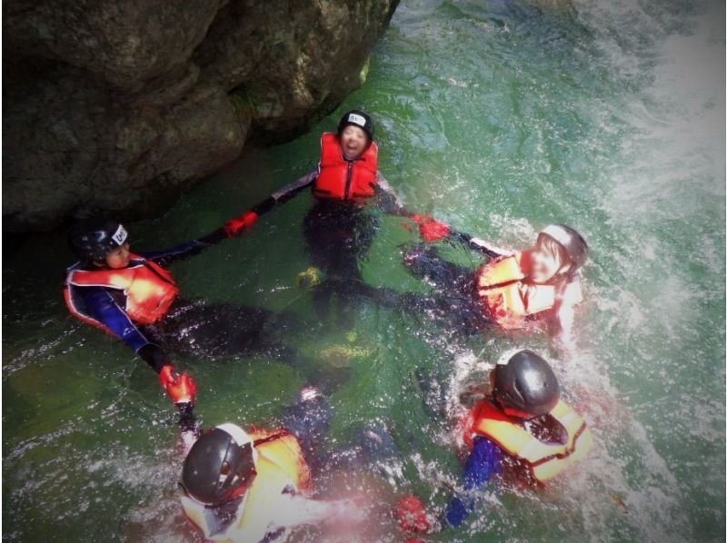【熊本県】沢登りキャニオニング（4〜9人グループ）4/29～6/30、9/24～9/30の期間の紹介画像