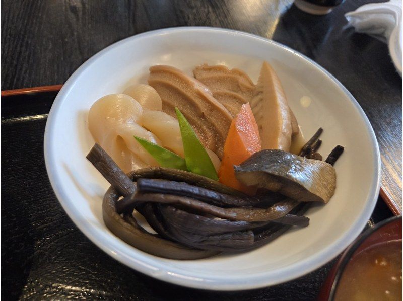 【新潟・南魚沼】雪国の春　可憐なカタクリの群生を訪ねる里山散歩の紹介画像