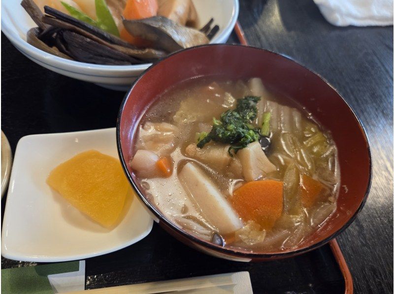 【新潟・南魚沼】雪国の春　可憐なカタクリの群生を訪ねる里山散歩の紹介画像