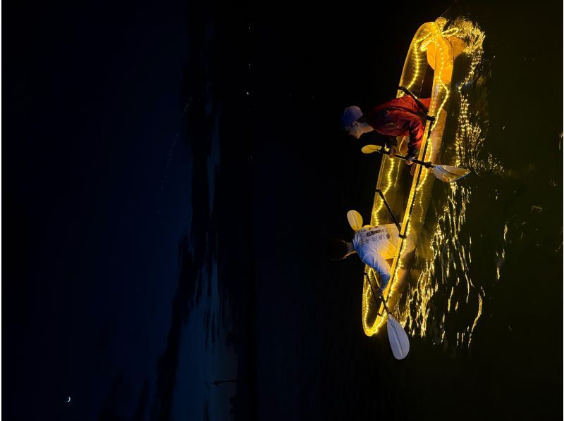 【宮古島初】6色に光るSUPでナイトSUP &ナイトカヤック体験！の紹介画像