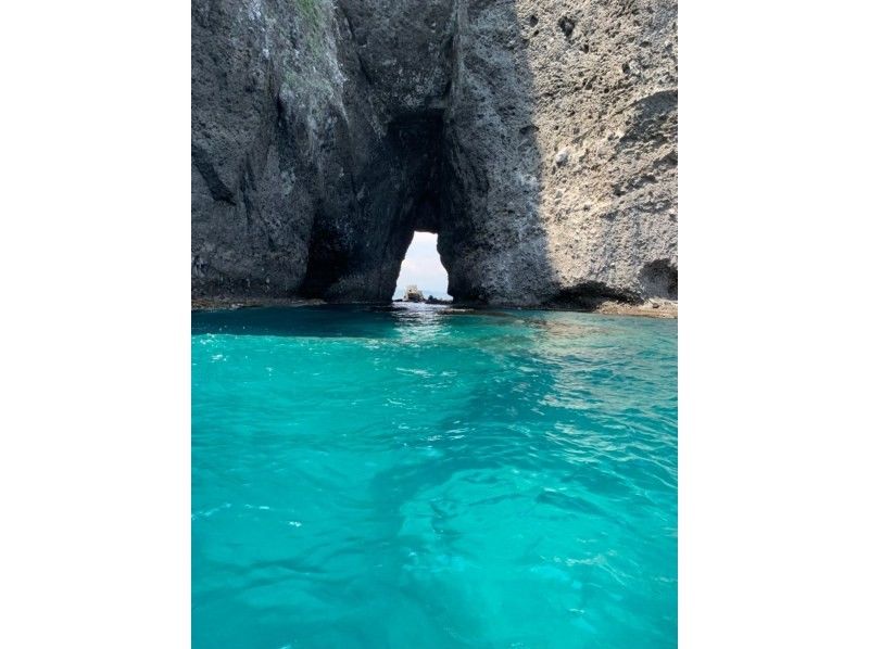 【北海道・小樽市】祝津マリーナ発！海底を見ながら周遊できる！プレジャーボート行く！60分の秘境クルーズ探検ツアーの紹介画像