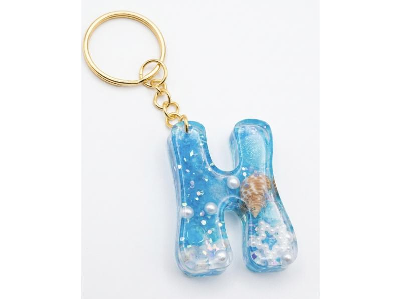 【沖縄・久米島】オリジナルイニシャルレジン作り体験｜手軽に！友人、カップル、家族と！の紹介画像