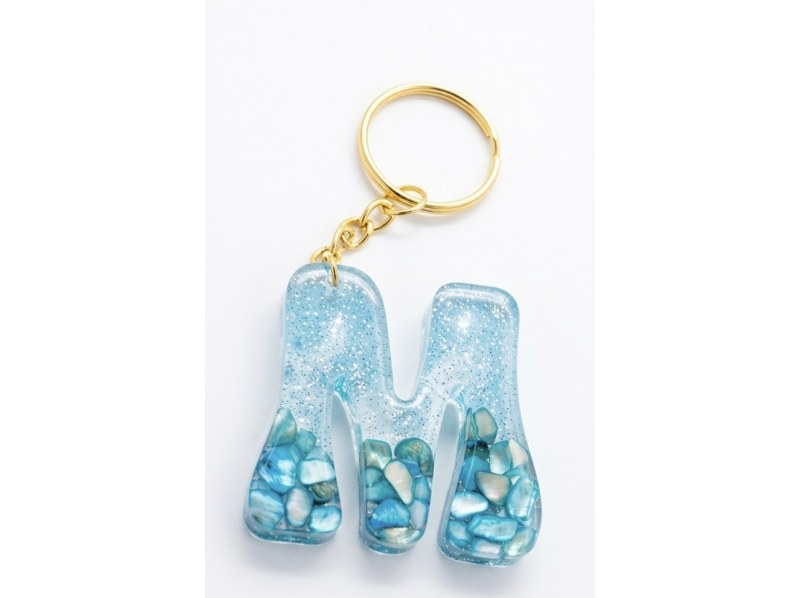 【沖縄・久米島】オリジナルイニシャルレジン作り体験｜手軽に！友人、カップル、家族と！の紹介画像