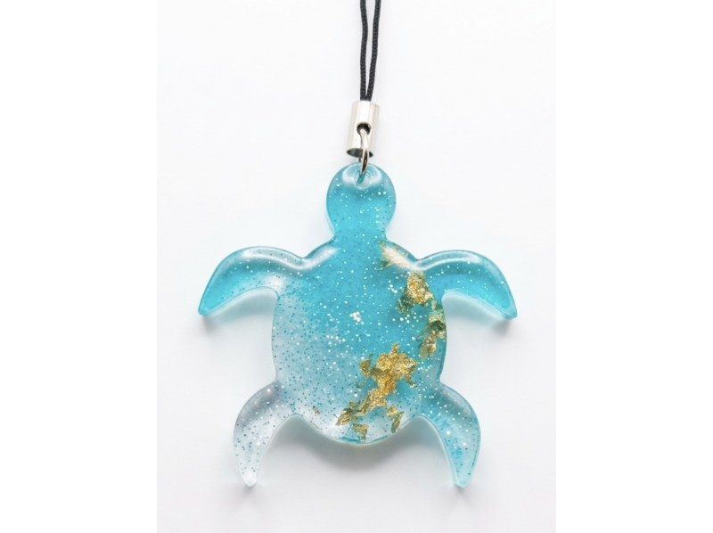 【沖縄・久米島】オリジナルイニシャルレジン作り体験｜手軽に！友人、カップル、家族と！の紹介画像