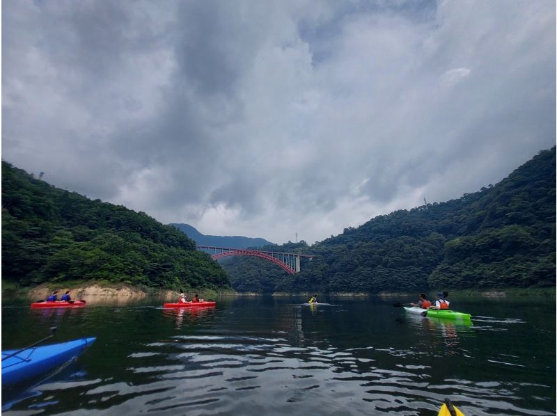【広島・三段峡】湖・カヤック/カヌー60分｜龍姫湖カヤックレイククルージングの紹介画像