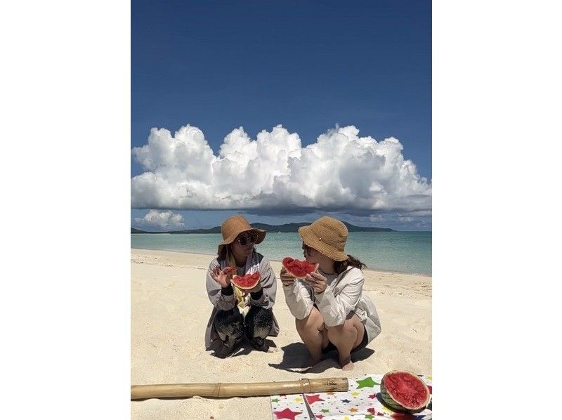 【久米島・はての浜】相乗り！地元に生まれ育ったうみんちゅが案内する絶景シュノーケリング！（フィン・マスク貸出し無料、写真動画プレゼント）の紹介画像