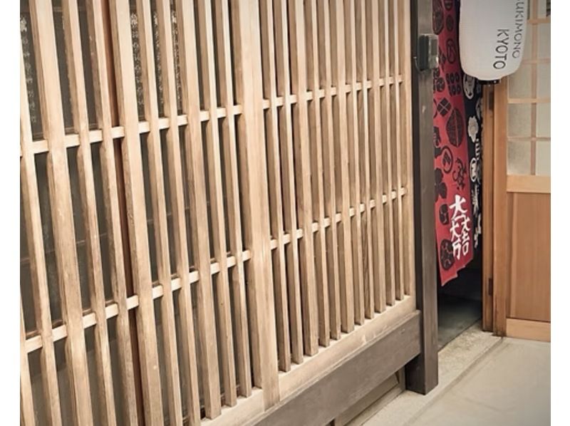 【京都・四条烏丸】 京町家貸切！豪華甲冑を着る伝統文化体験・同伴者無料の紹介画像