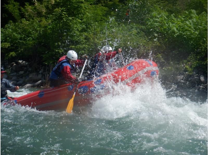 ✅春限定の1日コース【群馬/みなかみ/ラフティング5時間】日本トップクラスの激流へ！群馬名物『登利平』の鳥めし弁当付き！の紹介画像